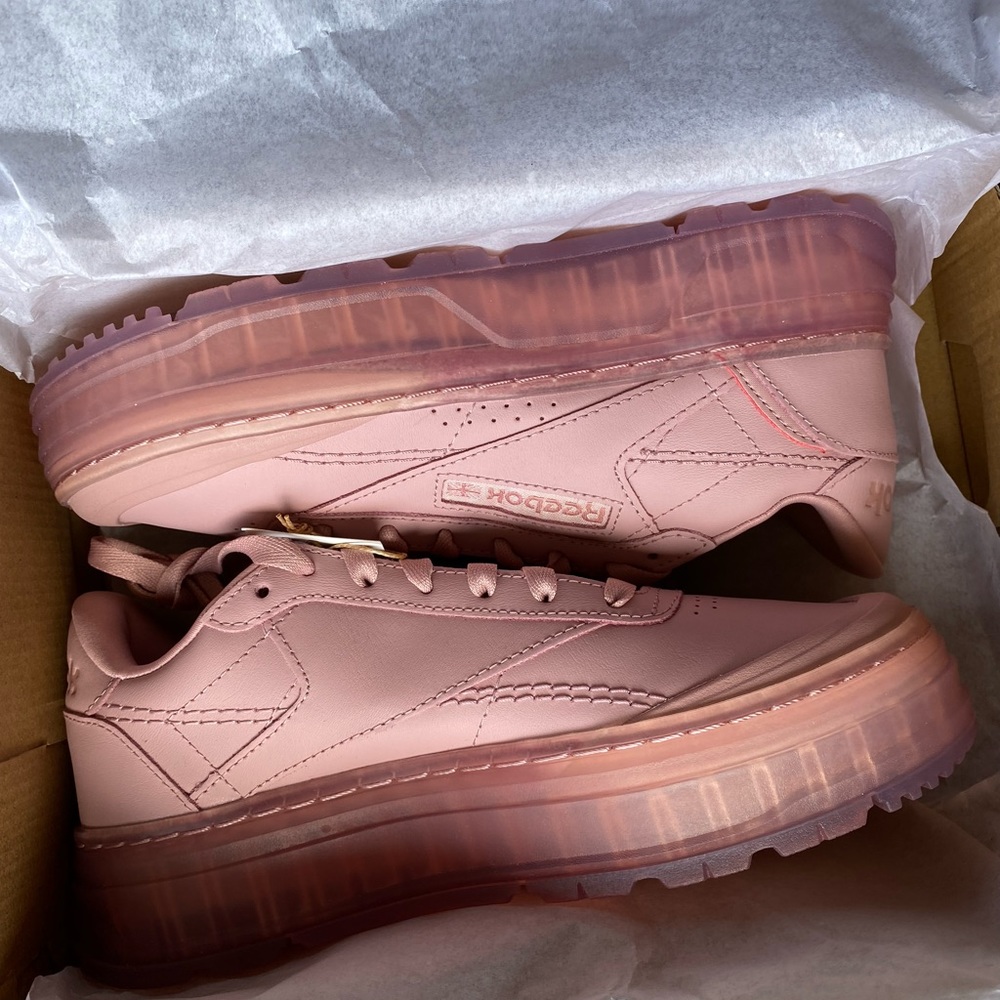 Women New With Box REEBOK CLUB C DOUBLE GEO Size 6